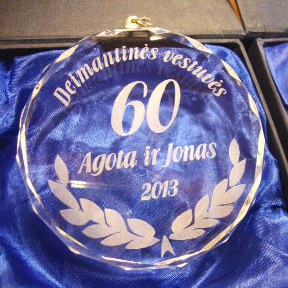 dovana-deimantiniu-vestuviu-proga-medalis
