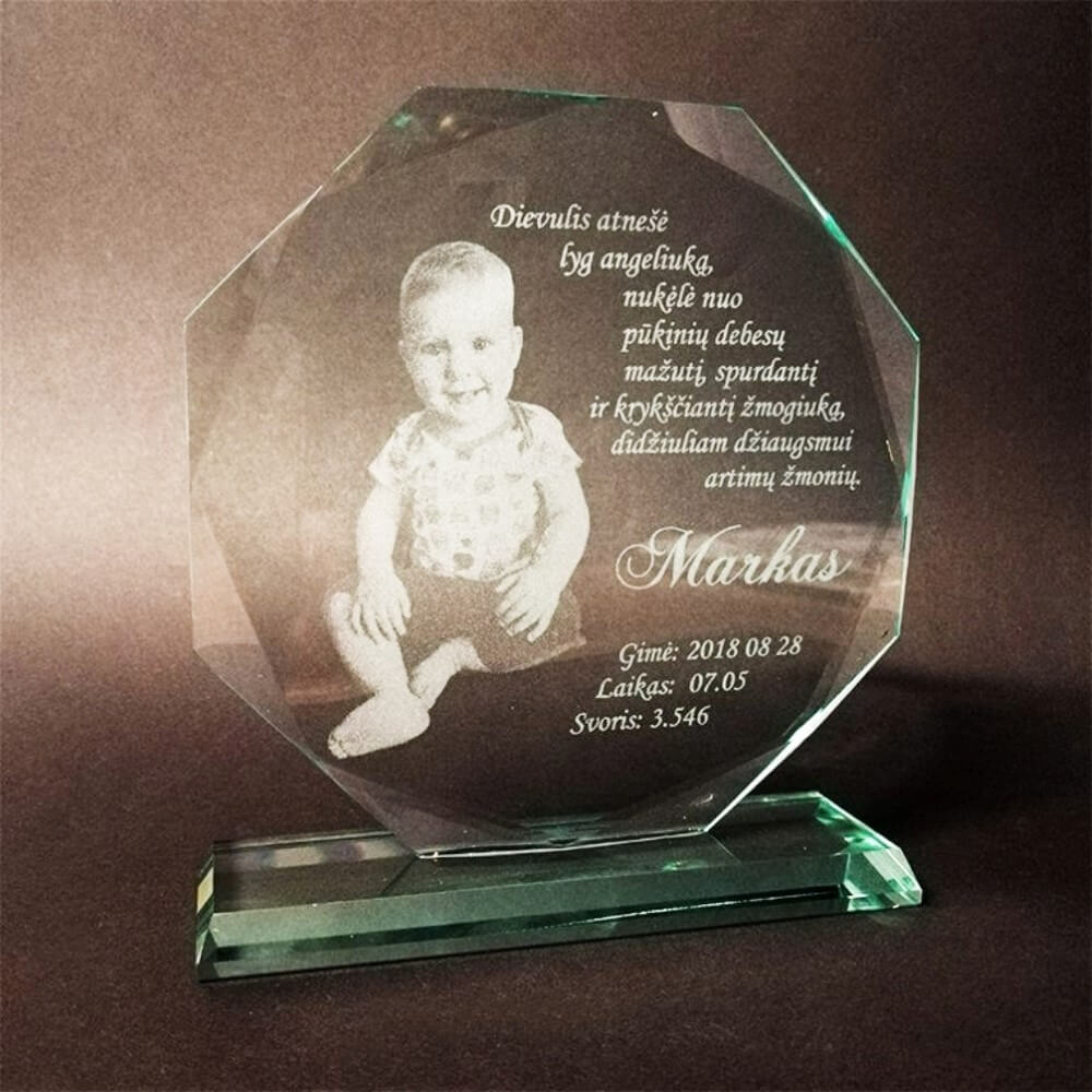 krikstynu-dovana-stikline-statulele