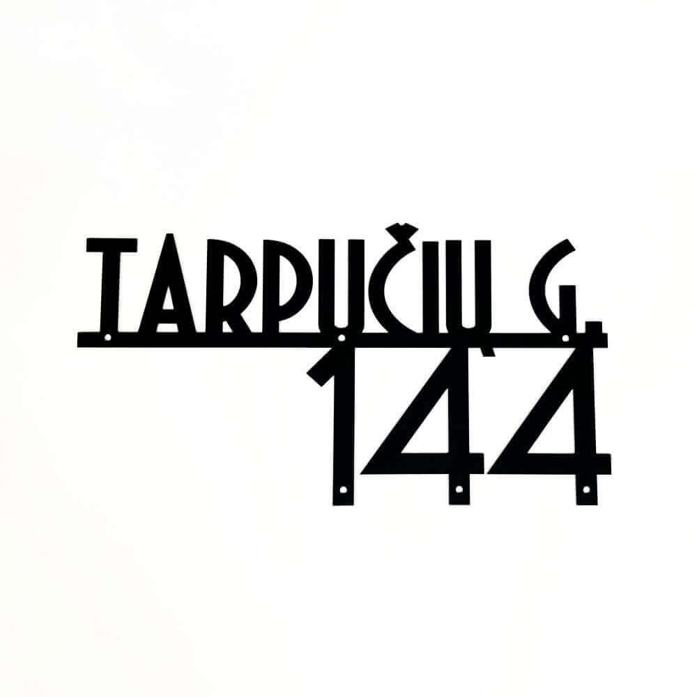 Juodas išpjautas užrašas „Jardiškių g. 144“.