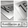 Gatvės pavadinimo lentelė „Konstitucijos pr. 15“ ir jos detalių vaizdai.
