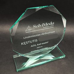Stiklinis SolviMeda linksmiausio darbuotojo nominacijos apdovanojimas