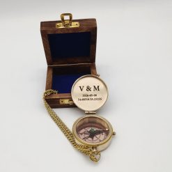 originali-dovana-vestuviu-proga-graviruotas-kompasas