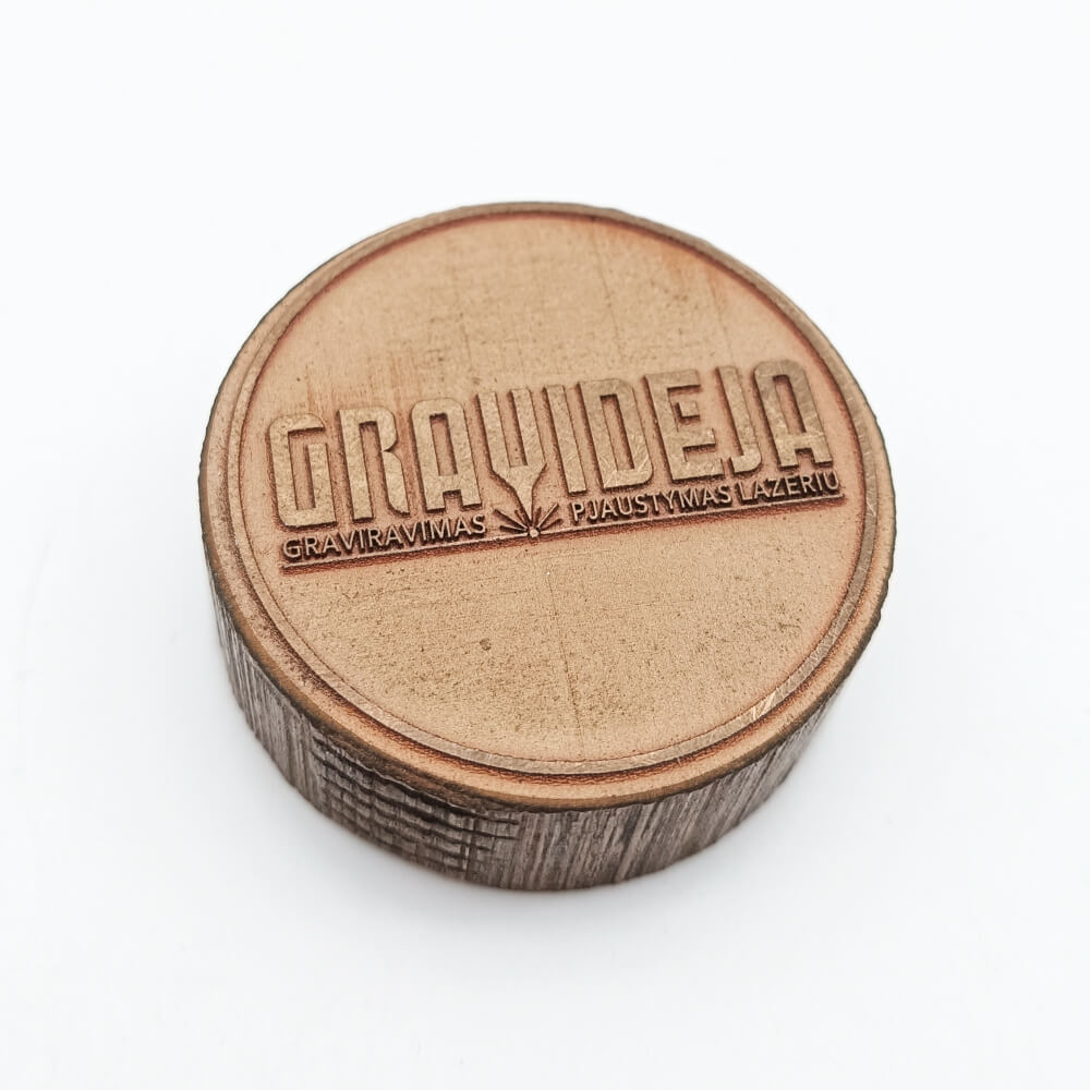 Apvalus vario ruošinys su giluminiu būdu graviruotu „GRAVIDĖJA“ logotipu