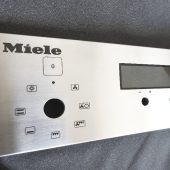 Metalinis „Miele“ buitinės technikos valdymo skydelis su pažymėtais simboliais