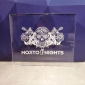 Skaidraus PMMA iškaba „Mojito Nights“ su kaukolės ir rožių piešiniu