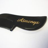 Juodos šukos su išgraviruotu žodžiu „Ašmenys“