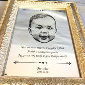 Įrėmintas veidrodis su graviruotu kūdikio portretu ir padėka krikšto tėveliui