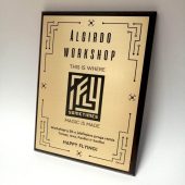 Aukso spalvos Rowmark lentelė „Algirdo Workshop“ su jubiliejiniu sveikinimu