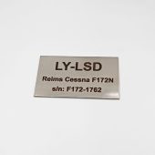 Šviesi metalinė „LY-LSD“ identifikavimo lentelė su serijos numeriu